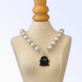 My Fa-BOO-Lous Pearl Ghost Necklace (Sie: Small, Color: Black)